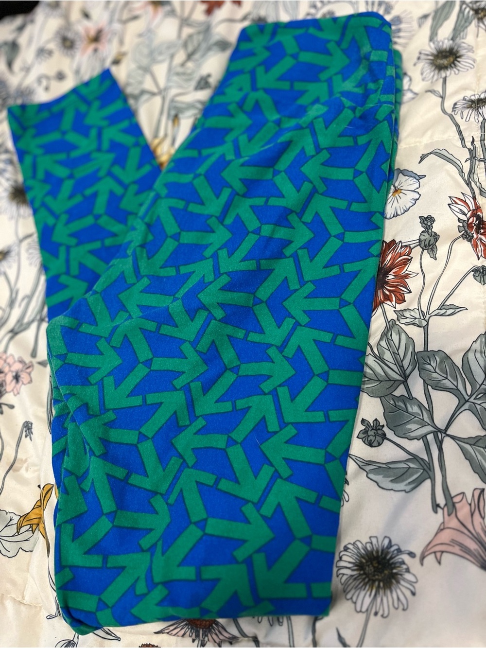 LuLaRoe Blue & Green Geometric Arrow Leggings